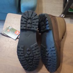 OZARK TRAIL OUTDOOR EQUIPMEN ANKLE BOOTS  MAN SIZE 8-9-9 1/2-10 BRAND NEW IN BOX