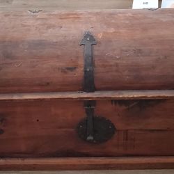 Model Home Style Decorations Estate Sale 