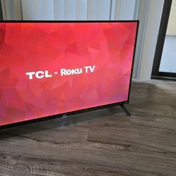32 Inch TLC Roku TV Like New