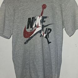 Boys shirt size m 10-12 jordan