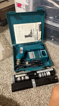 Makita Cordless Drill Set with Case