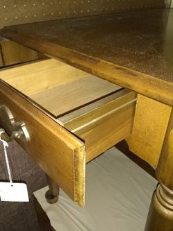 Drop leaf end table