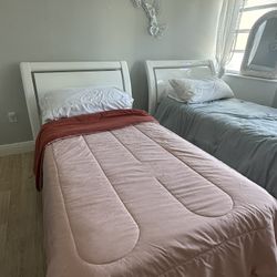 SINGLE BED FRAME 