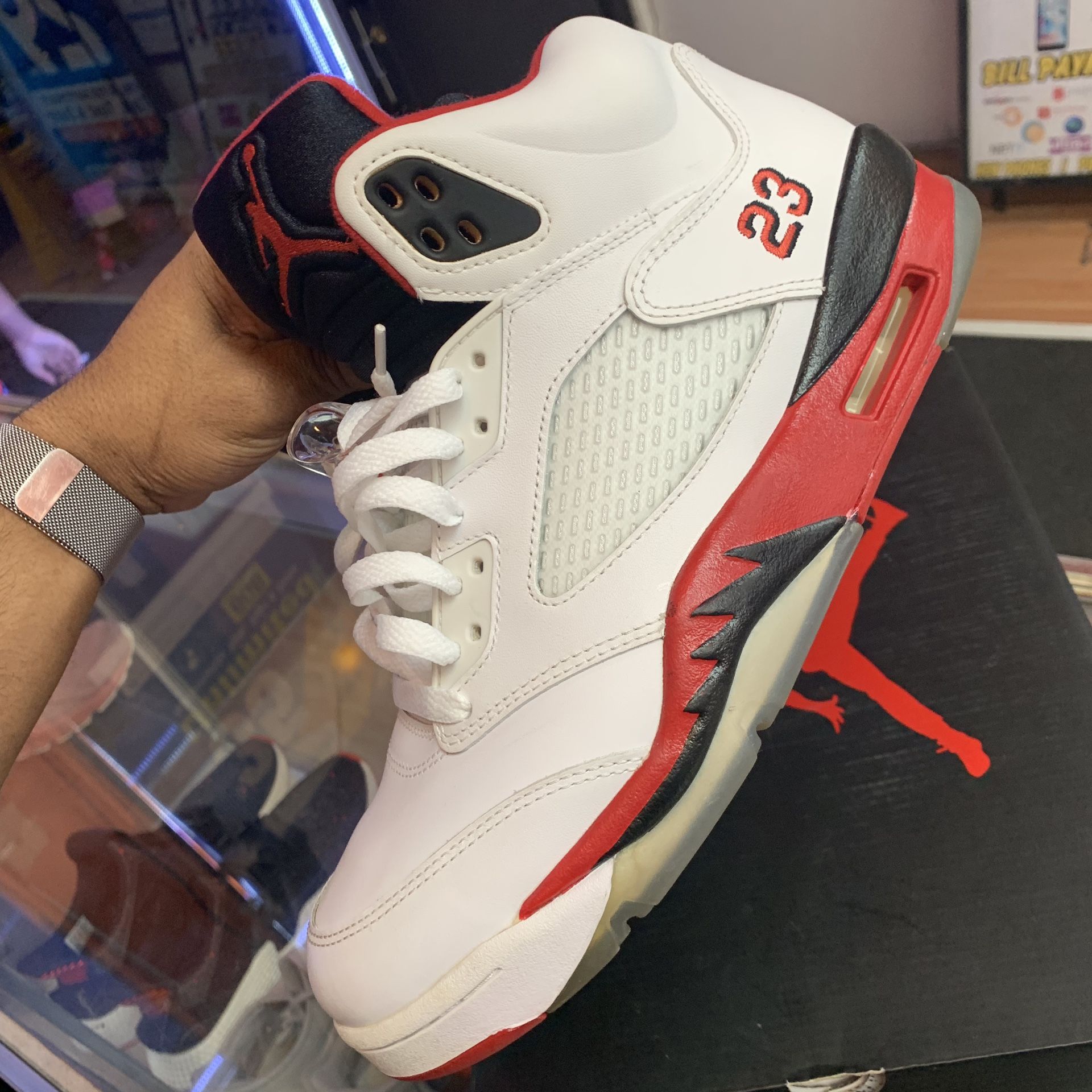 Air Jordan retro 5 size 9.5 Mint condition
