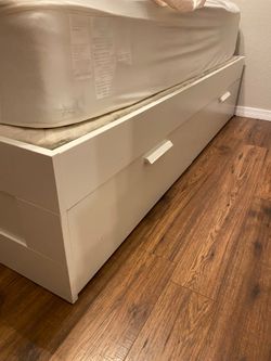 Queen size bed frame w 4 drawers white