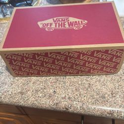Women’s Vans Size 7