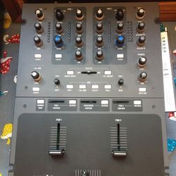 DJ Mixer Serato RANE 61 