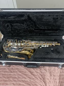 Bundy Alto Saxophone wit case