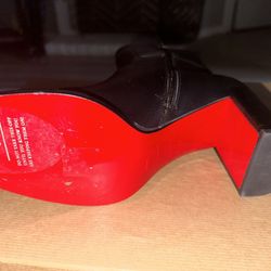 Never worn-Christian Louboutin-Lock Booty 70