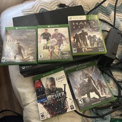 Xbox One With 5 Games No Controller 