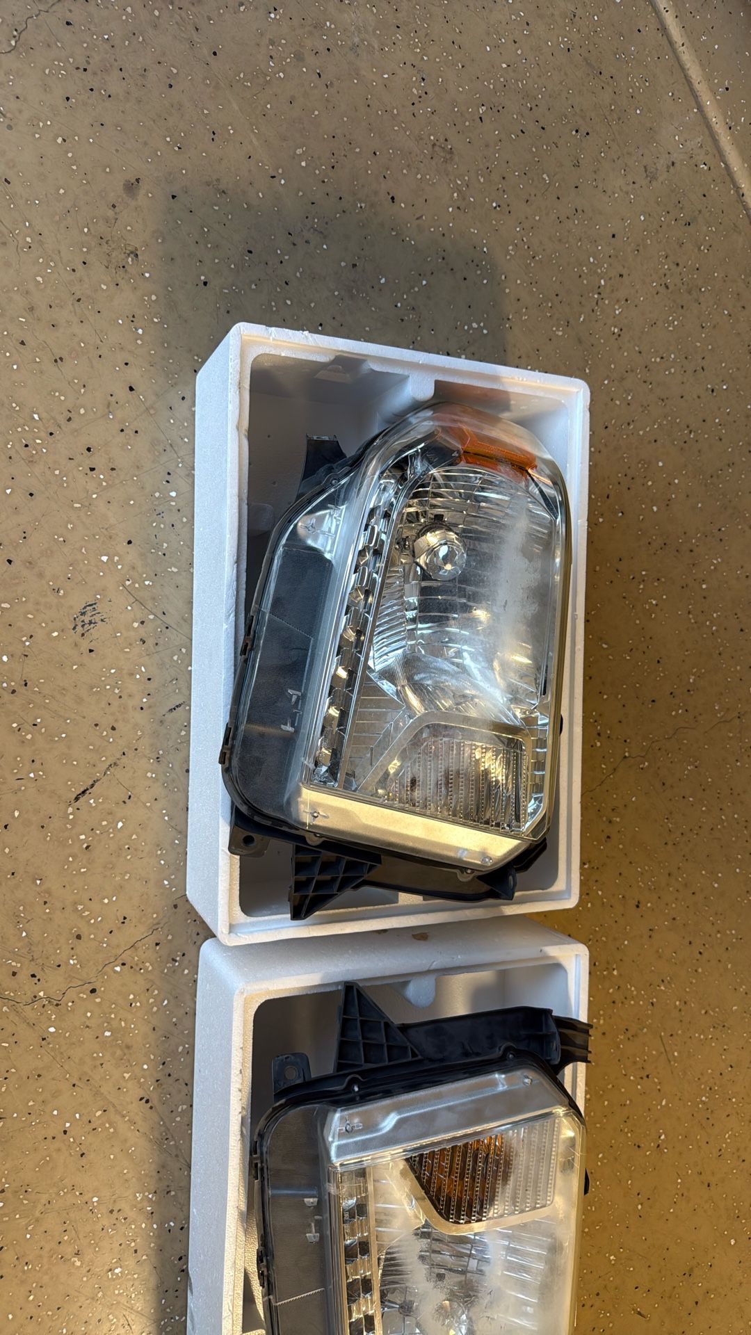 2017 Toyota Tundra Headlights