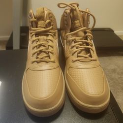 Nike Court Burrough