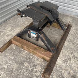Reese 30047 16K Fifth Wheel Hitch Selling For Parts Only 