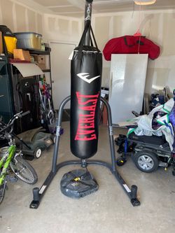 Everlast hanging heavyweight bag with stand and stabilizer + assorted boxing equipment