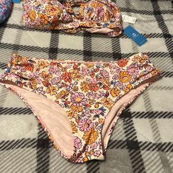 Trajes De Baño De 2 Piezas Nuevos Size L.  $5 Cada Uno $5 Each 
