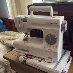 Tiny Tailor Singer Sewing machine Mending Machine