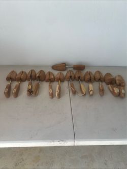 Lot of 6 Shoe Tree Stretcher Keeper Wooden Florsheim Mark Shale & Others. 6 pairs plus a single one.