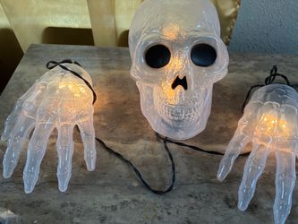 Skull & hands lights up