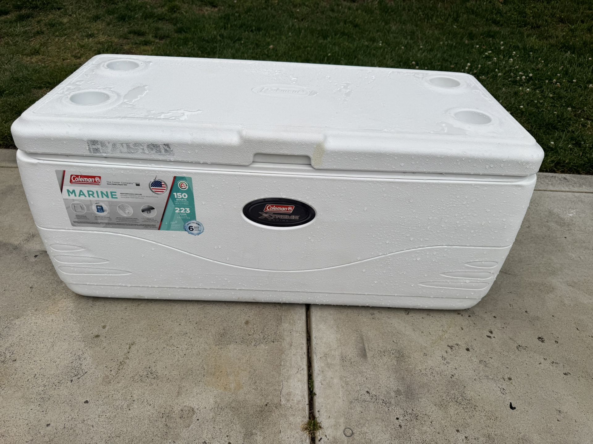 Coleman Xtreme marine 150 Quarts cooler in GOOD condition!!