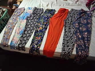 7 pairs of LulaRoe in tall and curvy, comparable to XL in women's.