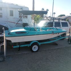 2005 Small Bayliner Boat 