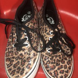 AIRSPEED Sequence Covered Animal Print Size 4