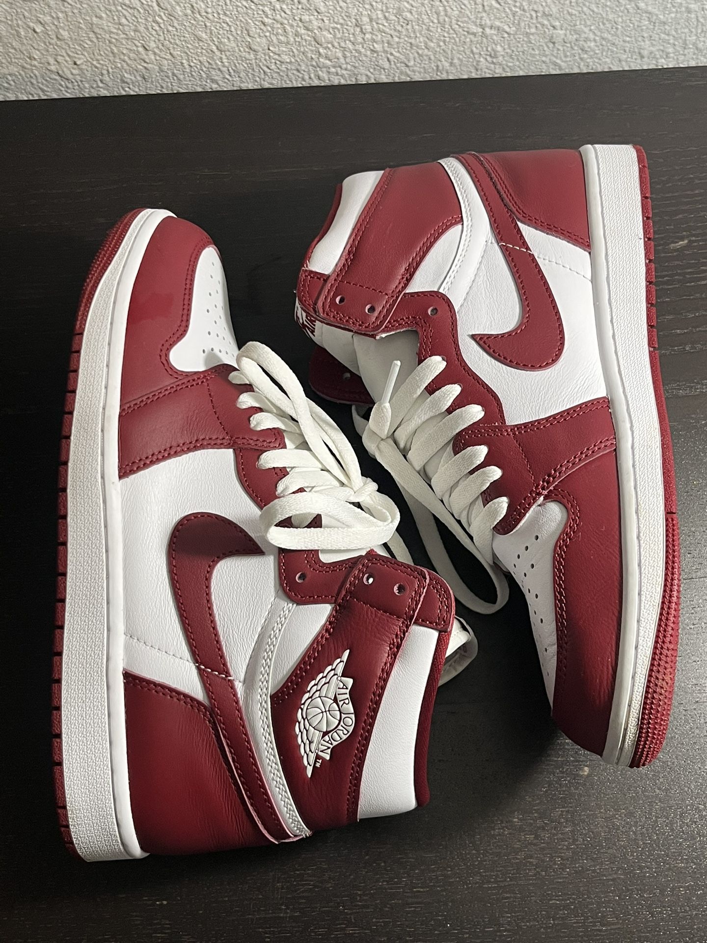 Air Jordan 1 High Maroon 