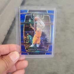 Donovan Mitchell Blue Select Concourse Shimmer Prizm Basketball Card