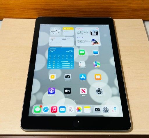 Apple iPad 5 32GB 9.7” Fully Functional
