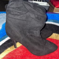 Used Women Sloughy Black Size 8 Boots 