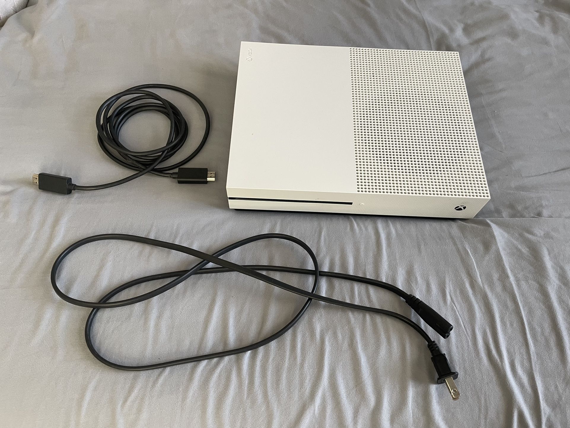 Xbox 1s with controller 