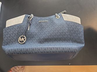 Micheal Kors shoulder purse