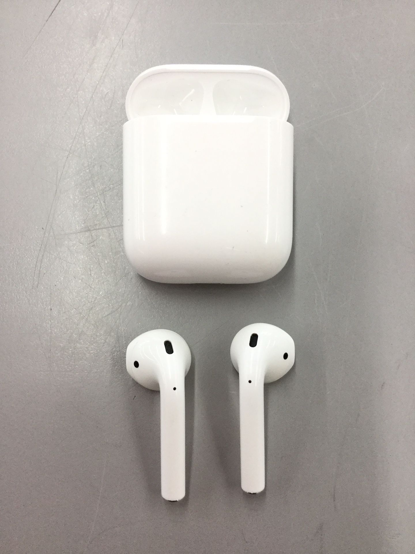 Apple Airpods / AirPod Headphones Earbuds (1st gen)
