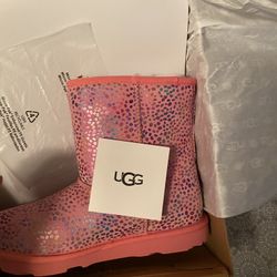 Brand New Uggs Size 6 Pink Glitter Print 