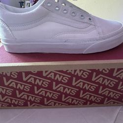 White Old skool Vans 