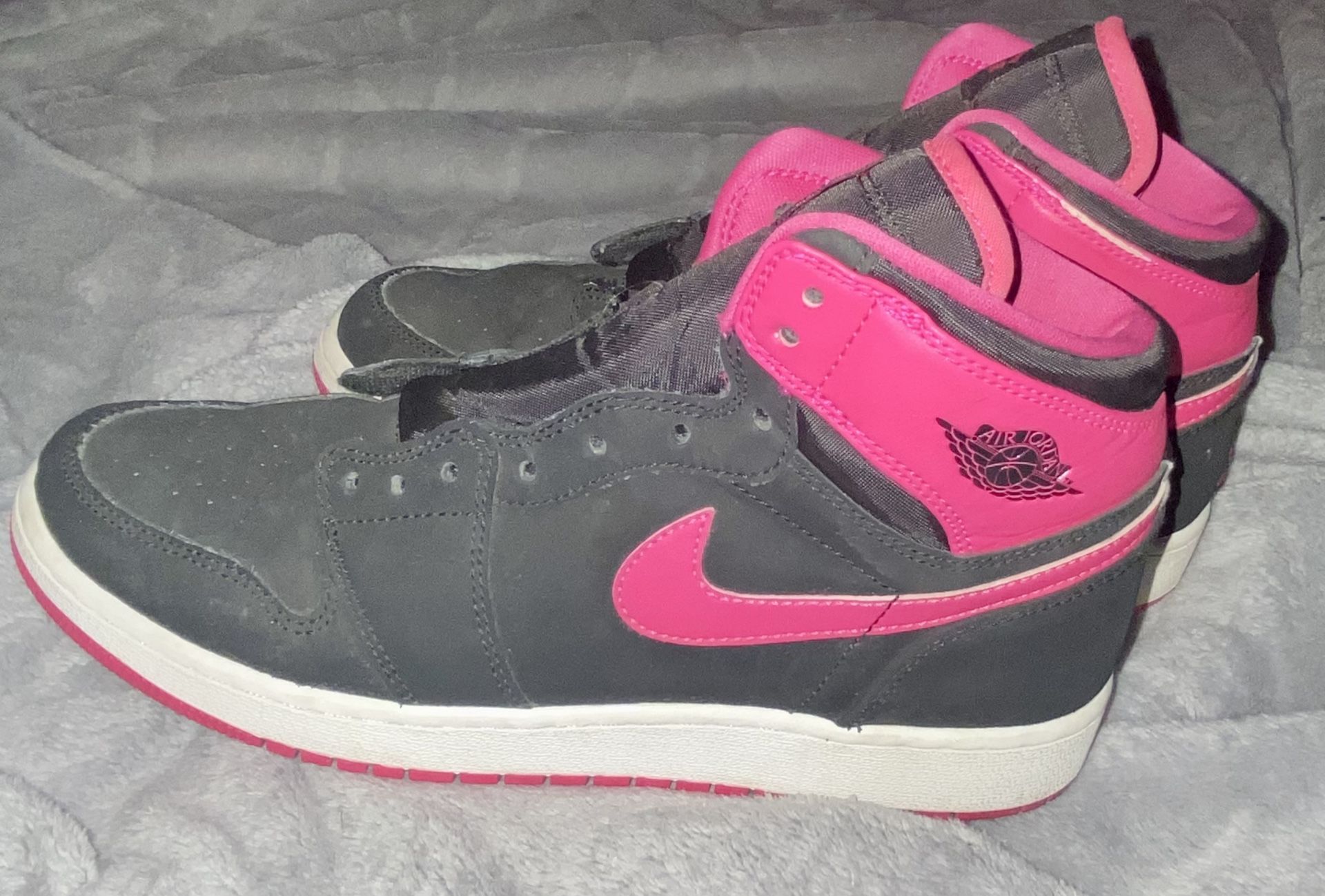 Jordan 1 Retro High OG Vivid Pink 8Y