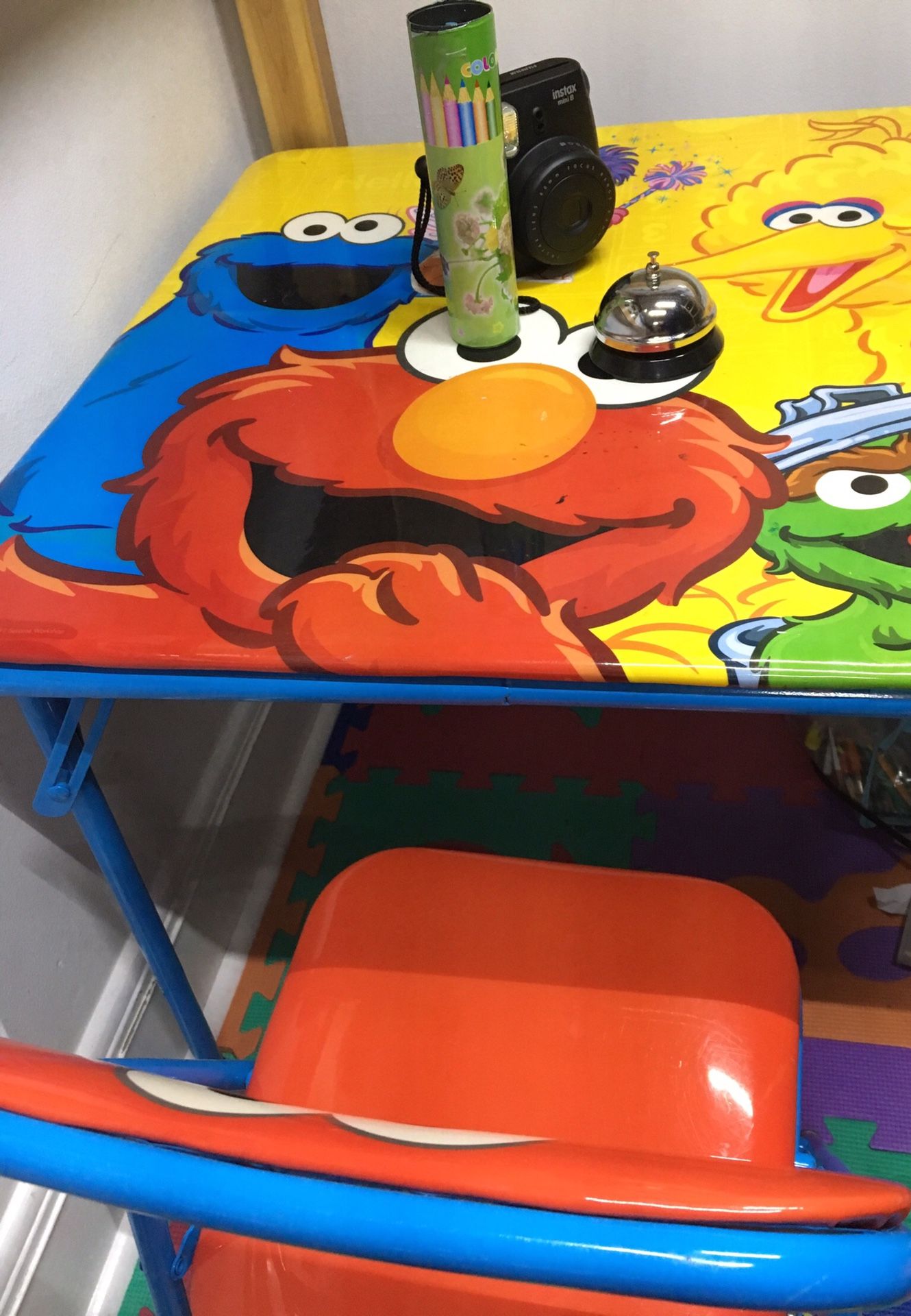Like new! Elmo Sesame Street Table/2 chairs