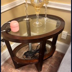 2 Side Tables 