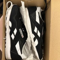 Reebok Black And White 