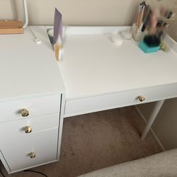 Makeup desk with 4 drawers