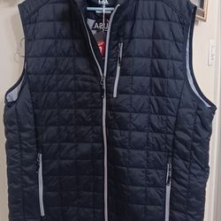 NWT Cutter & Buck Mens Rainier Vest Primaloft Packable Jacket Size XL 100% Nylon