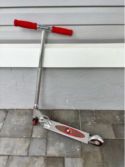 Cyclone Rush Raider Scooter