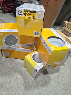 Comercial eléctrica, White  shower recessed kit