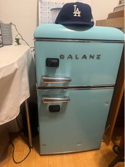 Retro Mini Fridge and Freezer