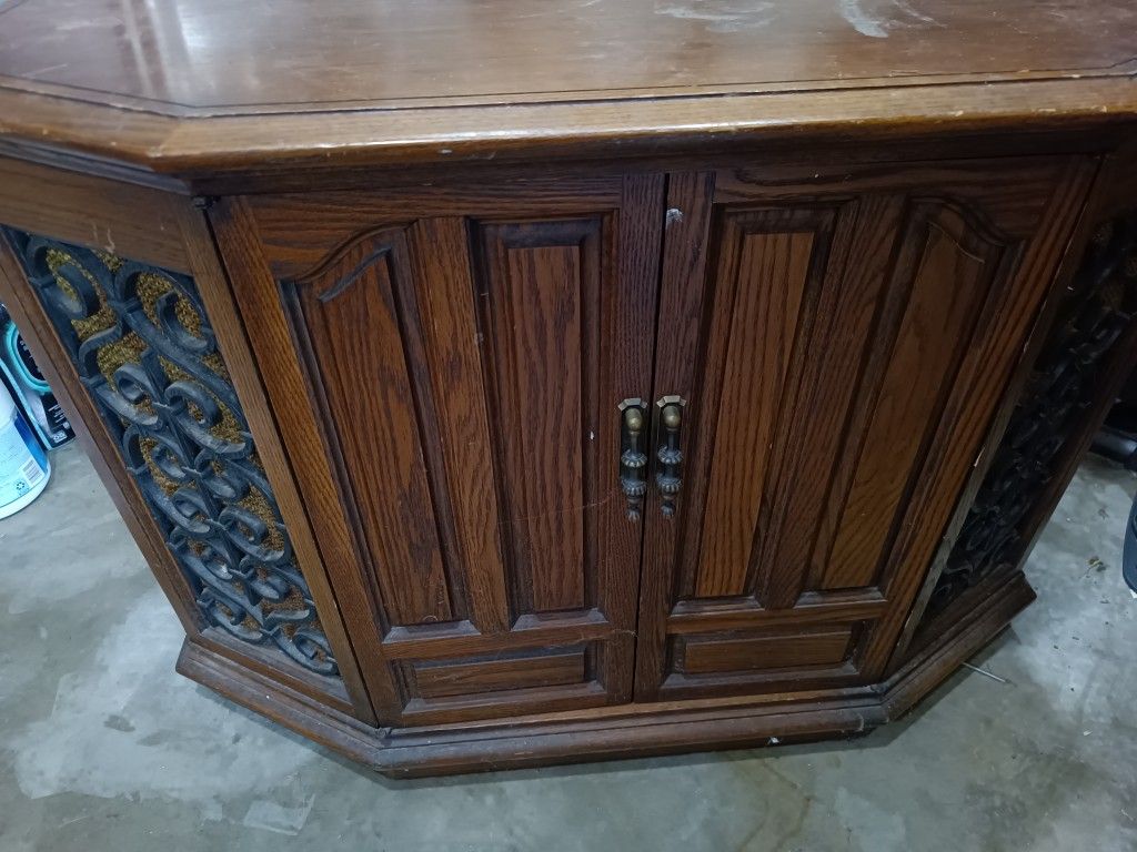 FREE - Sears Silverstone Radio Cabinet OBO Hablo Espanol