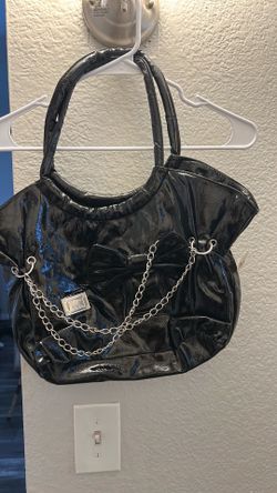 Black purse with bow and chain