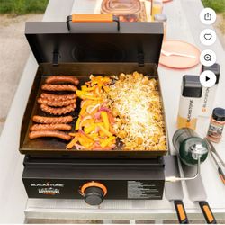 Blackstone Adventure Ready Plancha de Propano de 17" con Tapa Dura