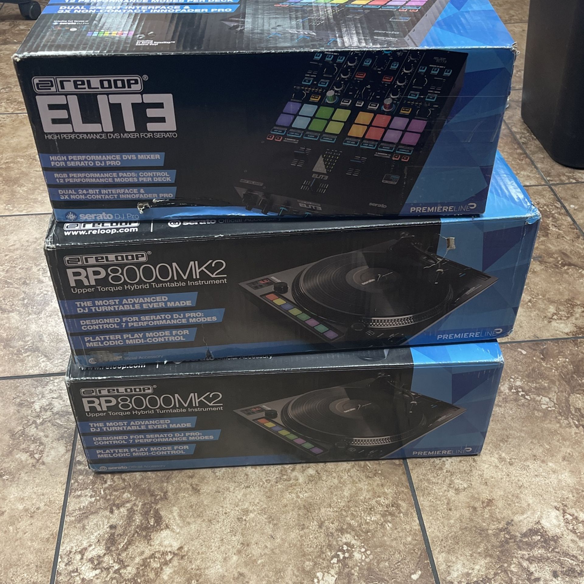 RELOOP ELITE MIXER WITH 2 RP8000MK2 TURNTABLES