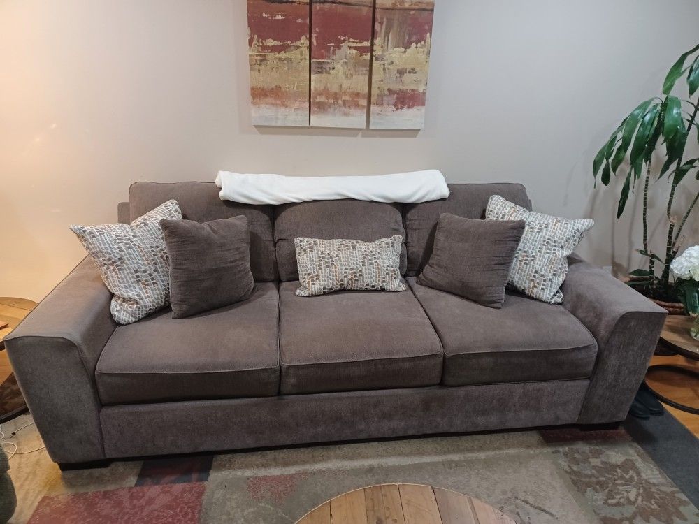 Nice Sofa Couch Good Condition. Includes Brown  Pillows 