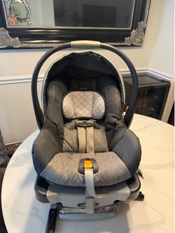CHICCO .. baby carseat